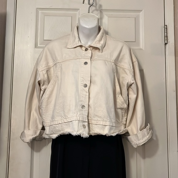 Tracy + Cream Cropped Light Weight Denim Jacket Sz S - Picture 2 of 10
